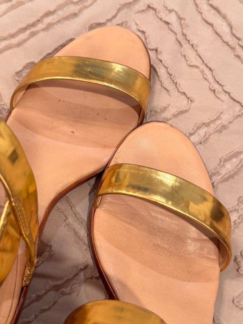 KATE SPADE Gold Metallic Leather Wedge Sandals, 8.5M - Picture 9 of 12